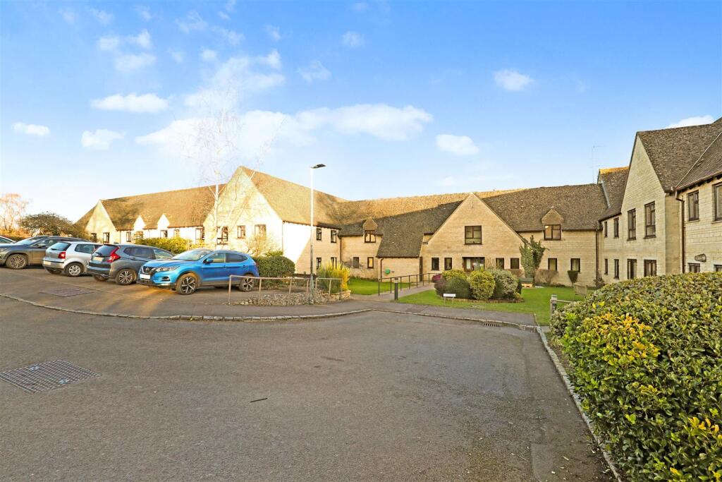 2-bed other on Cambridge Way, Minchinhampton, Stroud, £215,000