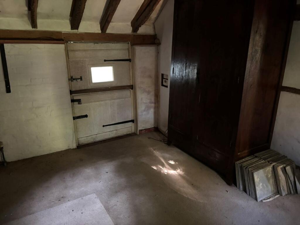 House in Horsham, Platt's Green, Dial Post - View 4