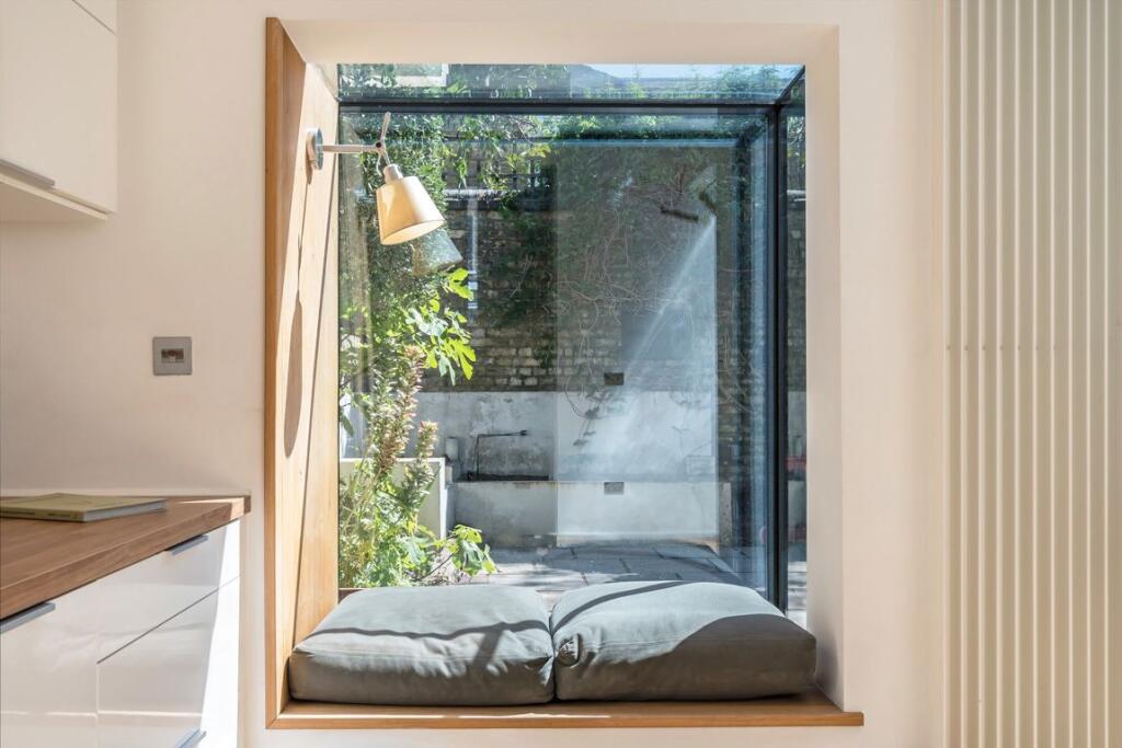 House in London - View 5