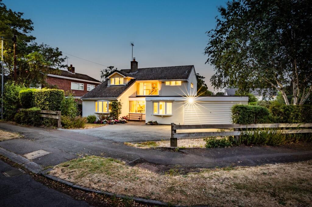 Main image of property: 25 Hadrian Way, Sandiway, Cheshire, CW8 2JR