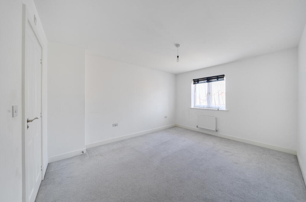 House in Houghton Regis, Central Bedfordshire - View 4
