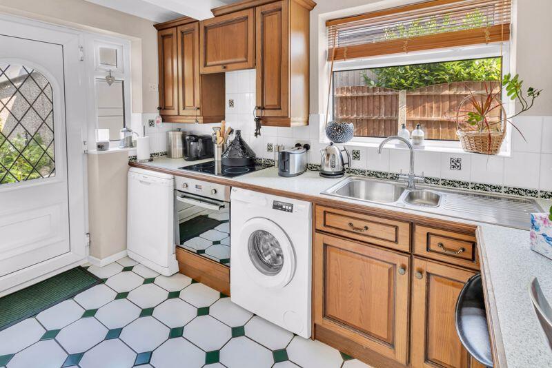 Edward Avenue, Littleborough, OL15 8QW photo 4