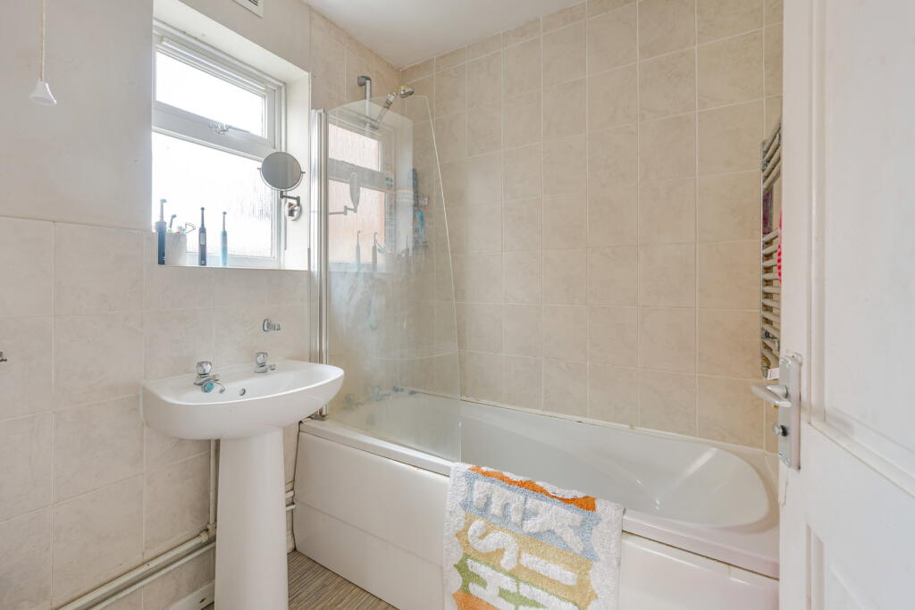 House in South Kesteven, Grantham - More