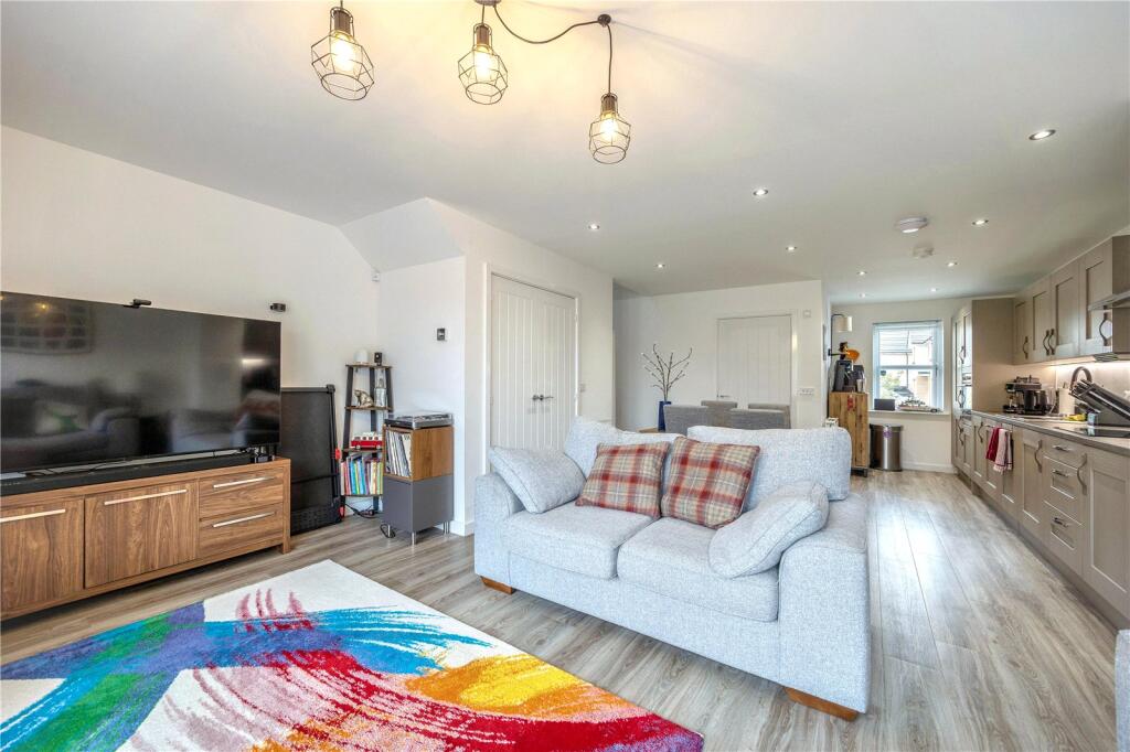 Shiel Hall Circle, Rosewell, Midlothian, EH24 photo 4