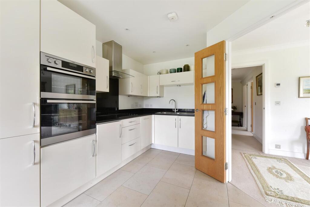Tudor Court, Liphook photo 2