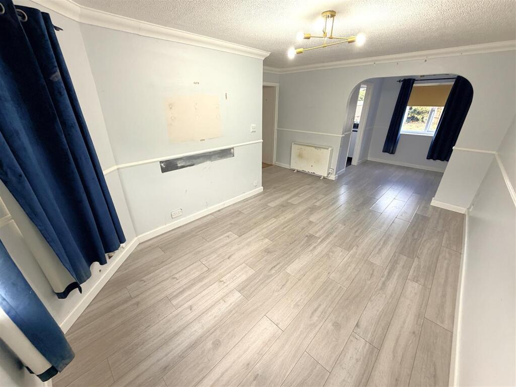 House in Northampton, North Northamptonshire - View 3
