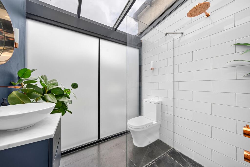 House in London - View 5