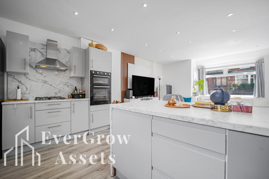 House in Stockport, Woodbank Estate, Portwood - View 4