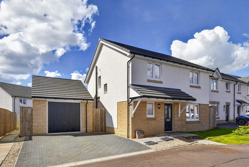 Main image of property: 26 Outerwood View, Kilwinning, KA13 7EX