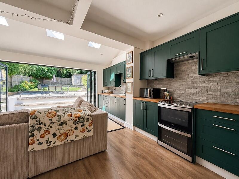 House in Cardiff, Llantwit Fardre - View 4