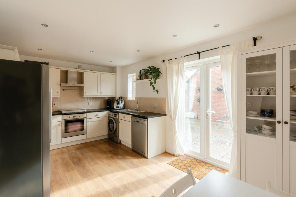 Riviera Way, Stoke Gifford, Bristol photo 3