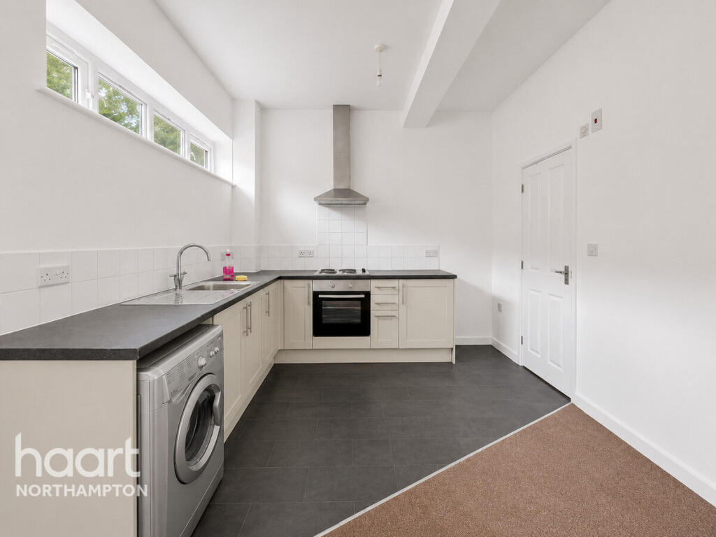 Apartment in Northampton, West Northamptonshire - View 3