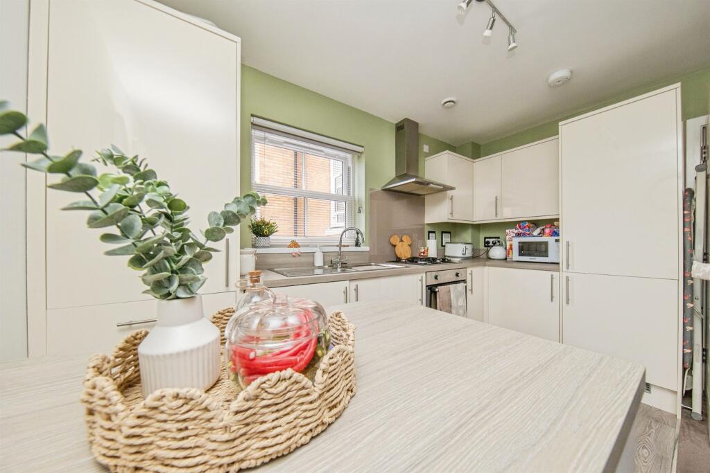 Apartment in Harwich, Upper Dovercourt - View 5