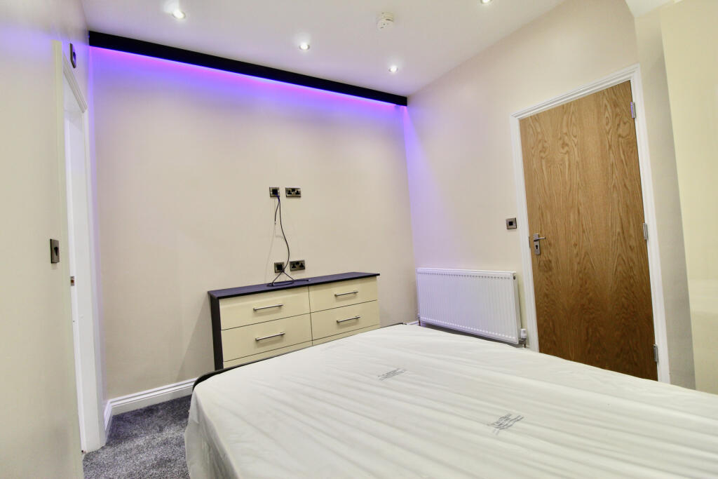 Apartment in Leeds, West Yorkshire - View 4