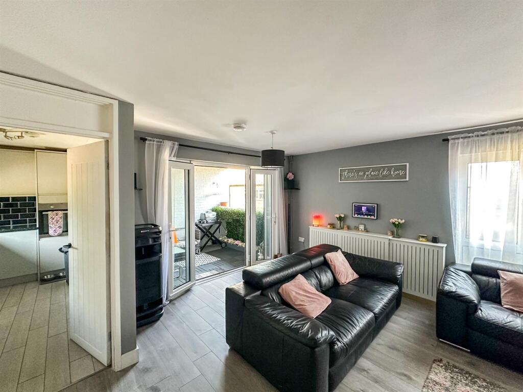 Apartment in Northampton, North Northamptonshire - View 2