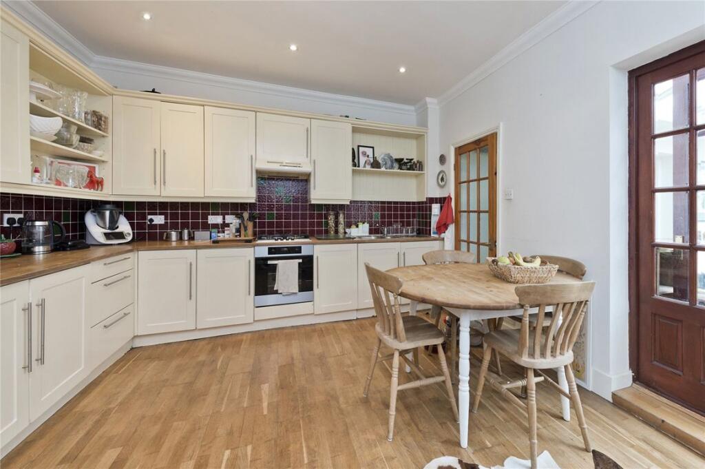 House in Croydon - View 3