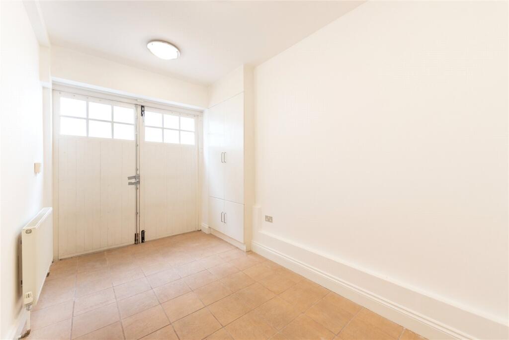3 bedroom mews property for rent