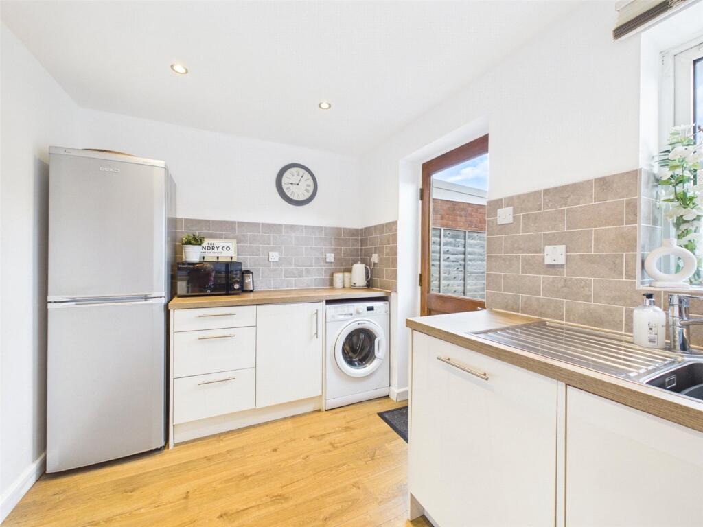 House in Gloucester - View 5