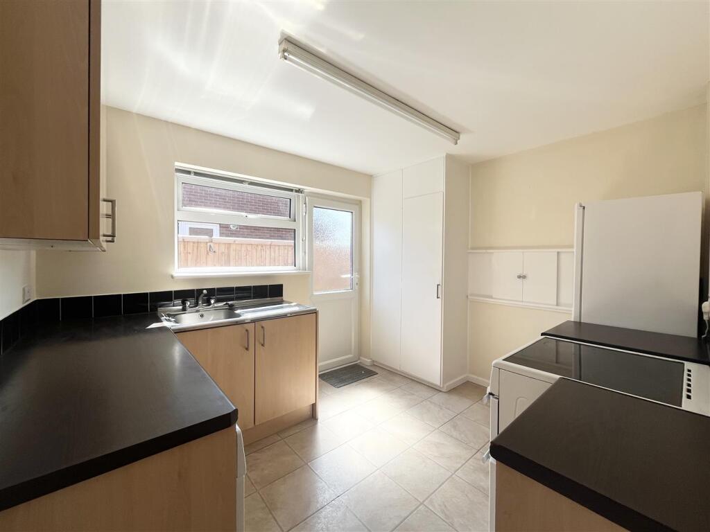 House in Sandbach, Ettiley Heath - More