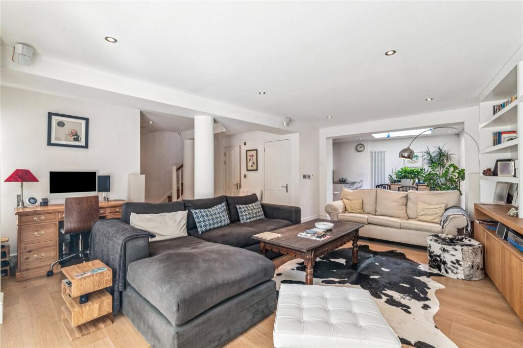 Bromells Road, SW4 photo 3