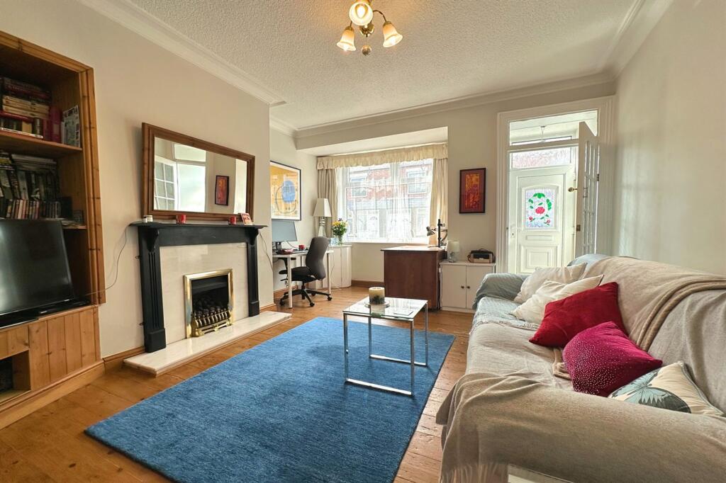 Hyde Grove, Sale, M33 photo 3