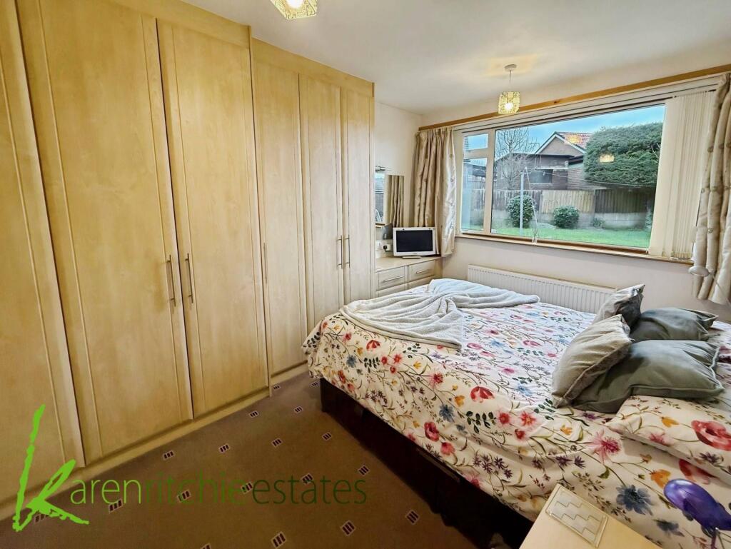 Meads Grove, Farnworth photo 5