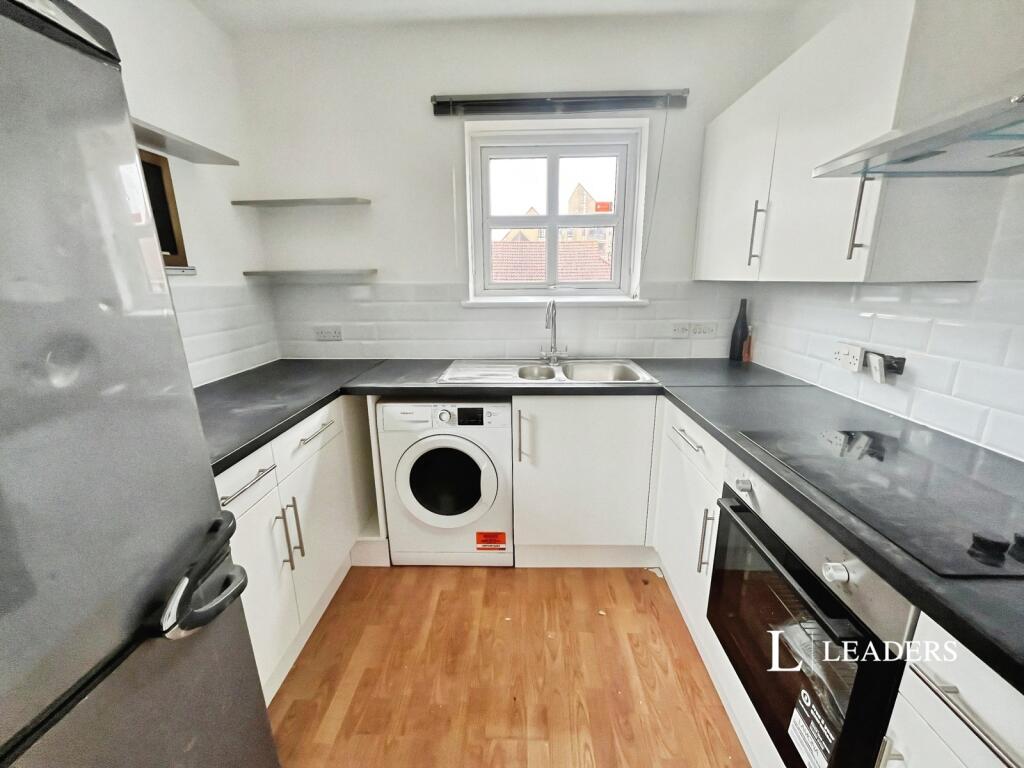 Apartment in Adur, West Sussex - View 2