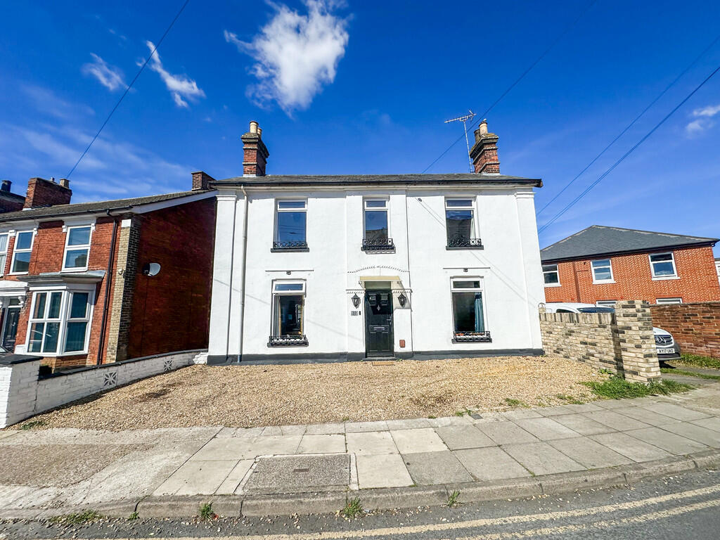 3-bed detached on Stevenson Road, Ipswich, £280,000