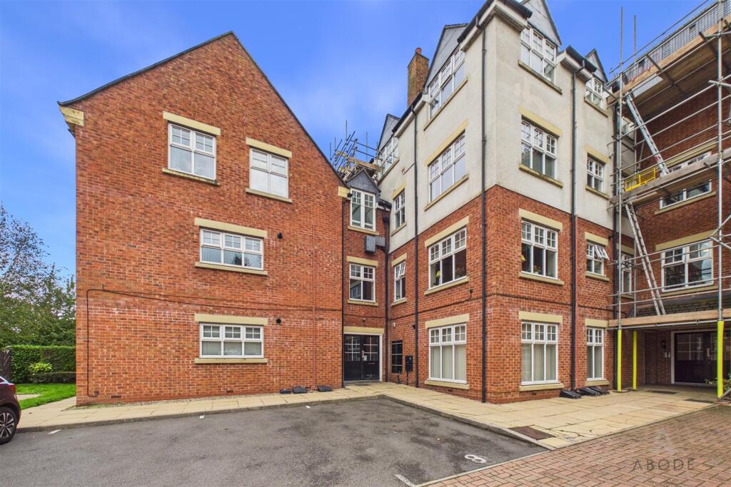 2-bed flat on Roebuck Close, Uttoxeter, Staffordshire, £129,950
