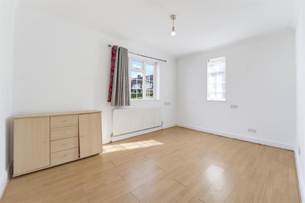 Apartment in Richings Park, Iver - View 4