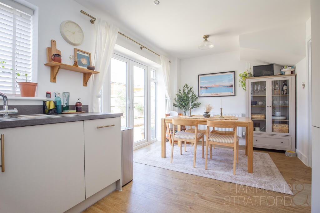 Cullyer Crescent, Wymondham photo 4