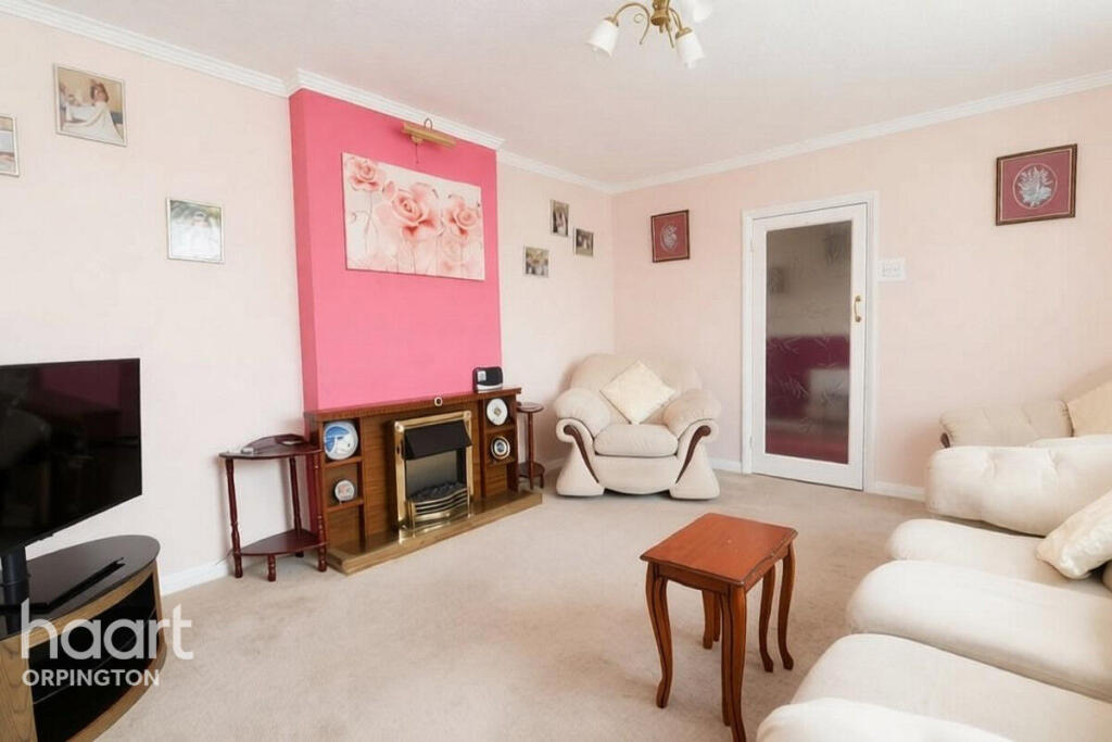 Clarendon Grove, Orpington photo 2