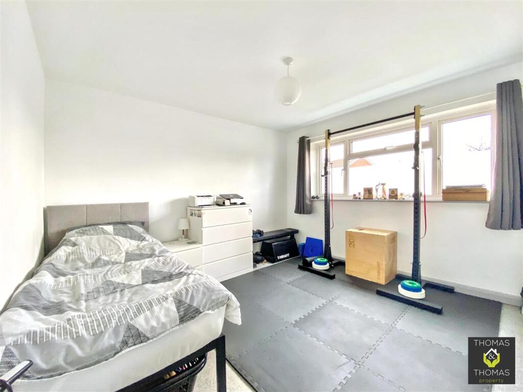 Apartment in Gloucester, Woolstrop - More