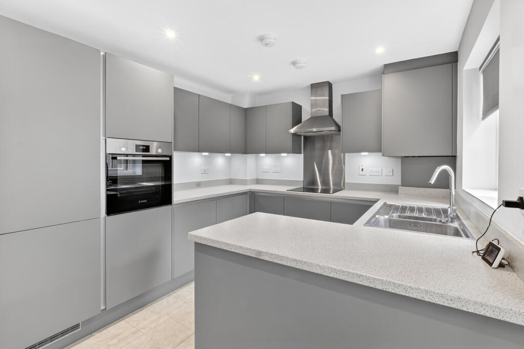Johnstone Close, Bracknell, Berkshire, RG12 photo 2