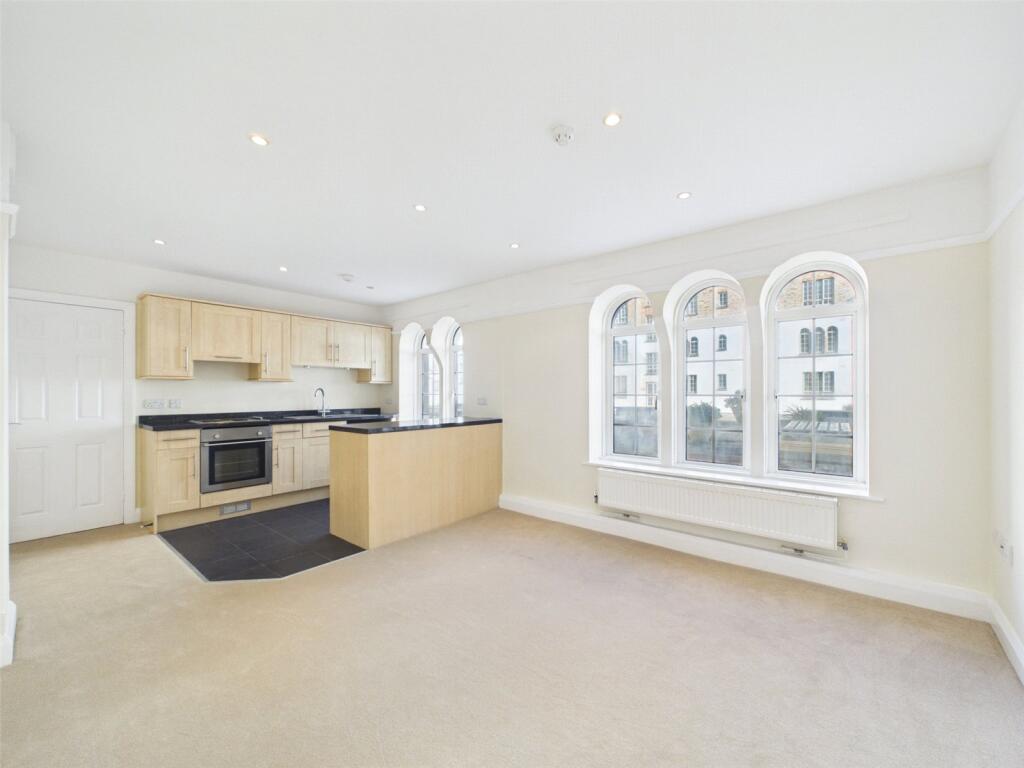 Apartment in Bournemouth, Boscombe - View 5