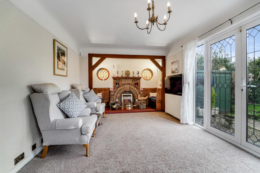House in London, Royal Borough of Kingston upon Thames - View 4