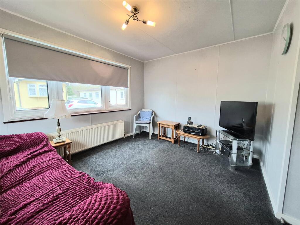 2-bed house on Park Avenue, Melton Mowbray, £95,000