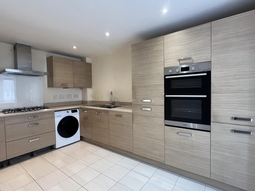 House in Stoke-on-Trent - View 2