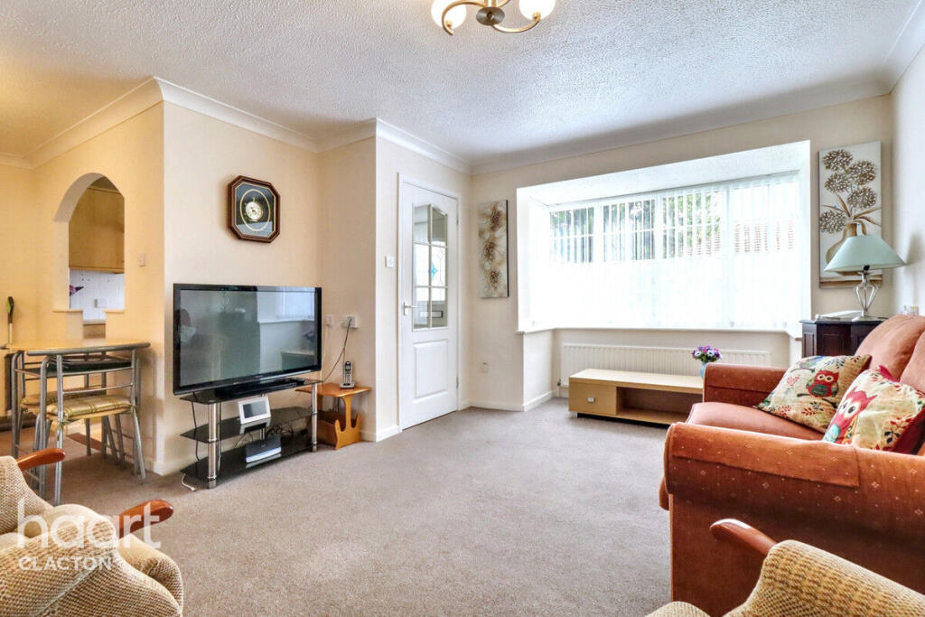 Lyon Close, Clacton-On-Sea photo 2