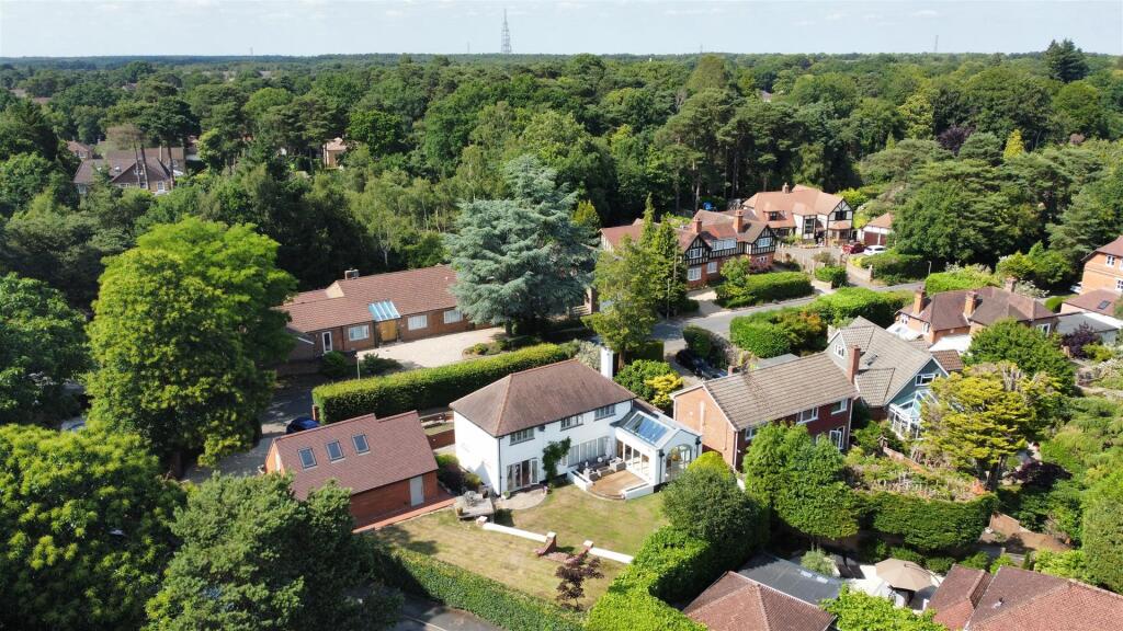 House in Surrey Heath, Old Dean - View 4
