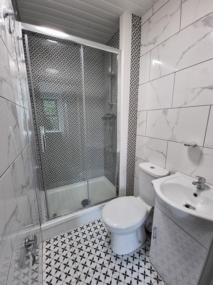 6 bedroom semi-detached house for rent