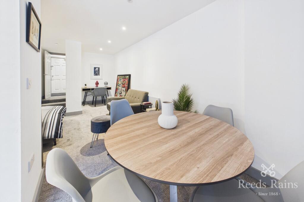 Apartment in Wakefield, West Yorkshire - View 2