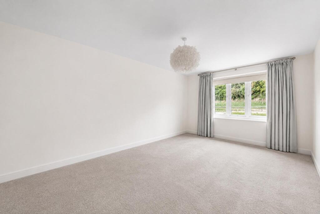 House in Stroud, Berkeley - View 5