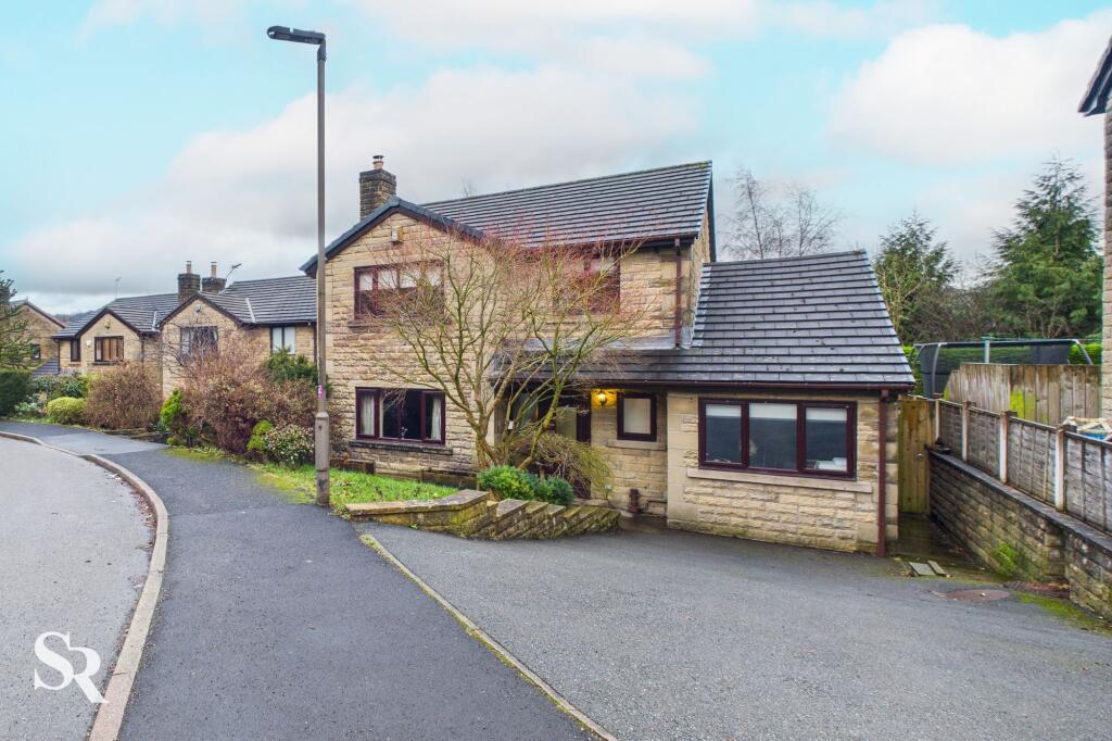 4-bed detached on Danesway, Chapel-En-Le-Frith, SK23, £435,000