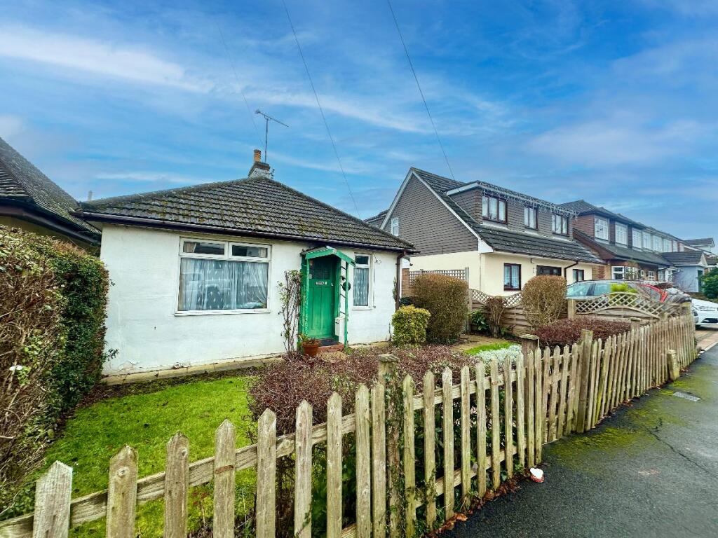 2-bed house on Greenway, Romford, £300,000