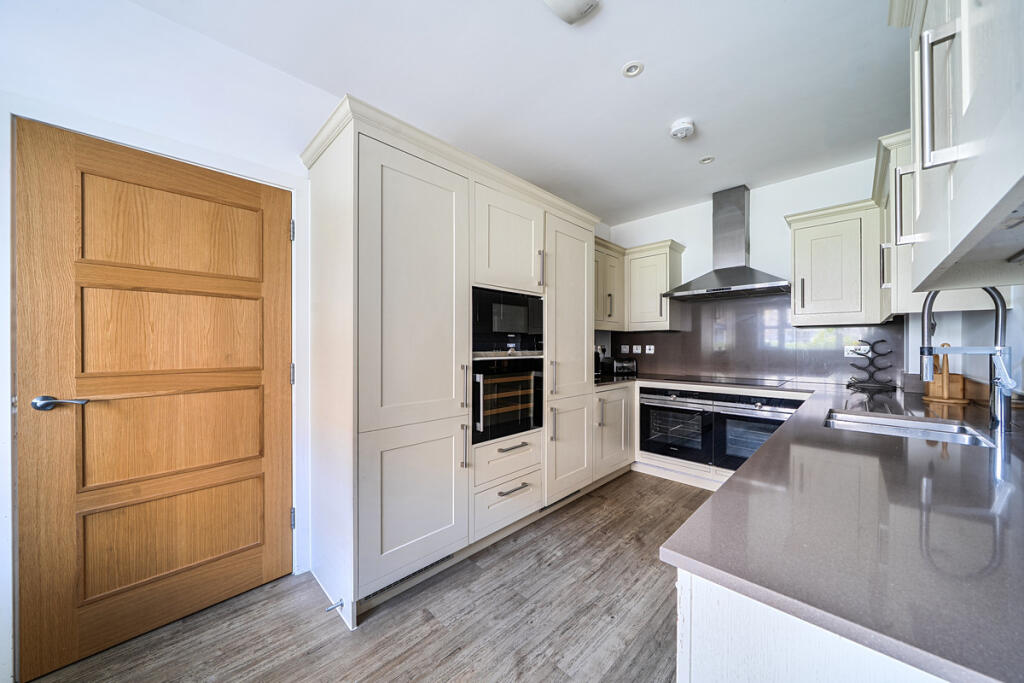 Roper Crescent, Sunbury-on-Thames, TW16 5 – pohled 6