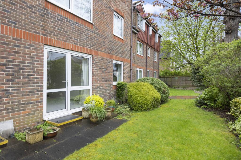 Apartment in Windsor - View 2