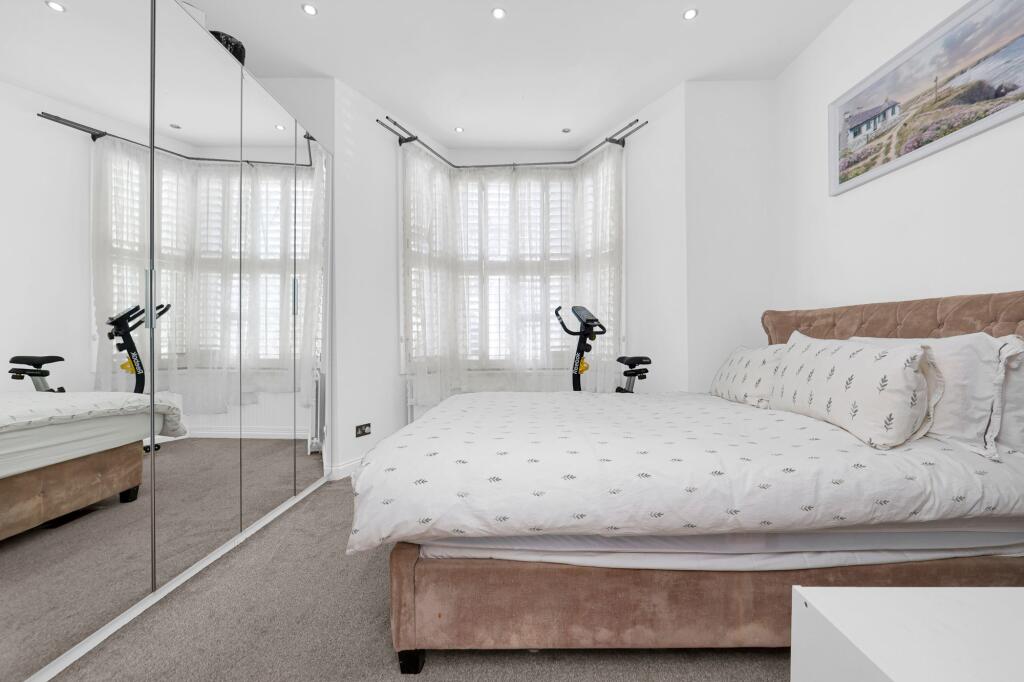 Apartment in London - More