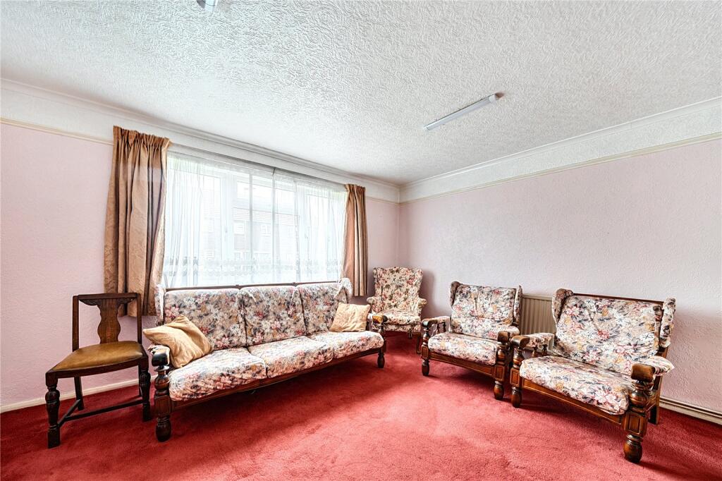 Brow Crescent, Orpington photo 2