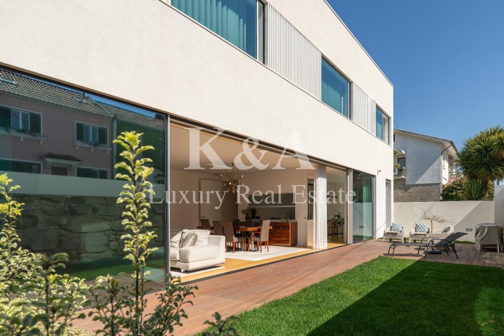 Main image of property: Oporto, Oporto